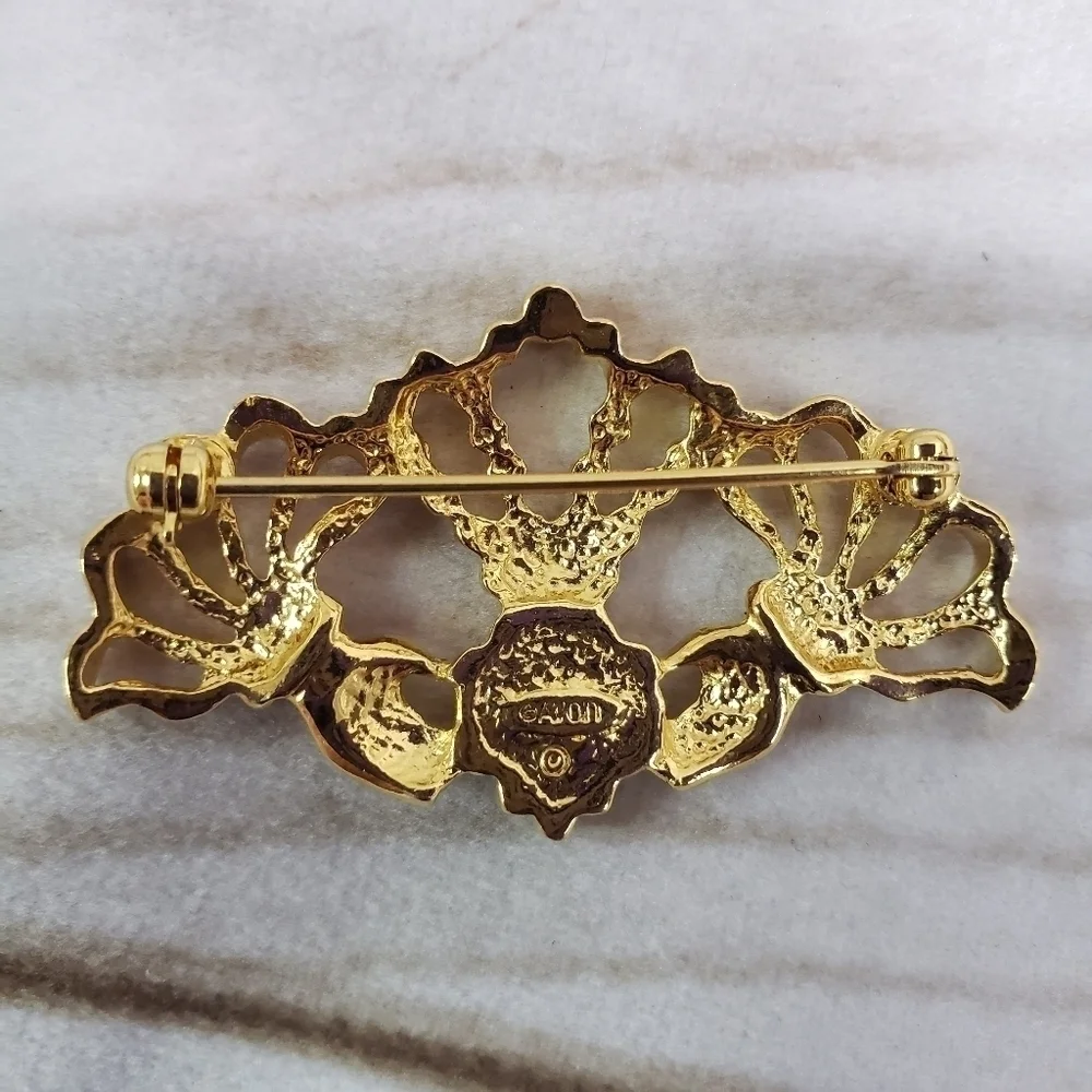 Vintage Avon Claddagh Pin Brooch 1.75